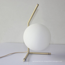 La iluminación creativa de la moda del norte de Europa adorna la lámpara de escritorio LED del dormitorio de la barra